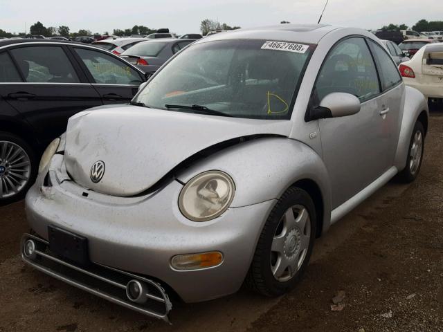 3VWDD21C31M447945 - 2001 VOLKSWAGEN NEW BEETLE 银色 照片 2