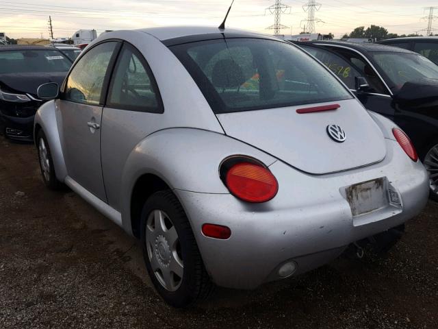 3VWDD21C31M447945 - 2001 VOLKSWAGEN NEW BEETLE 银色 照片 3