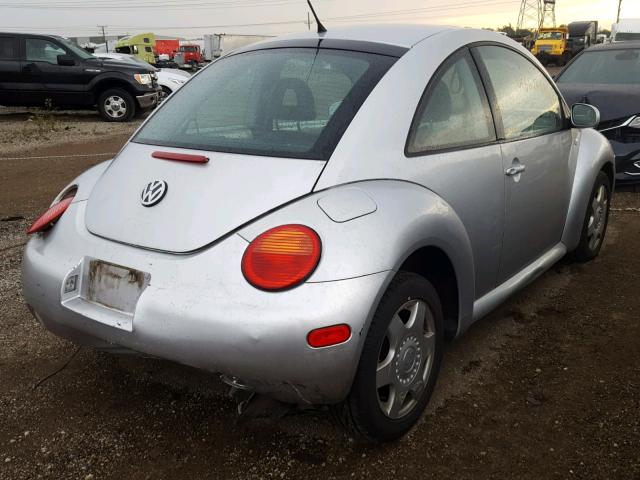 3VWDD21C31M447945 - 2001 VOLKSWAGEN NEW BEETLE 银色 照片 4