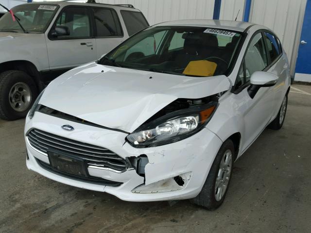 3FADP4EJ4GM112643 - 2016 FORD FIESTA SE WHITE photo 2