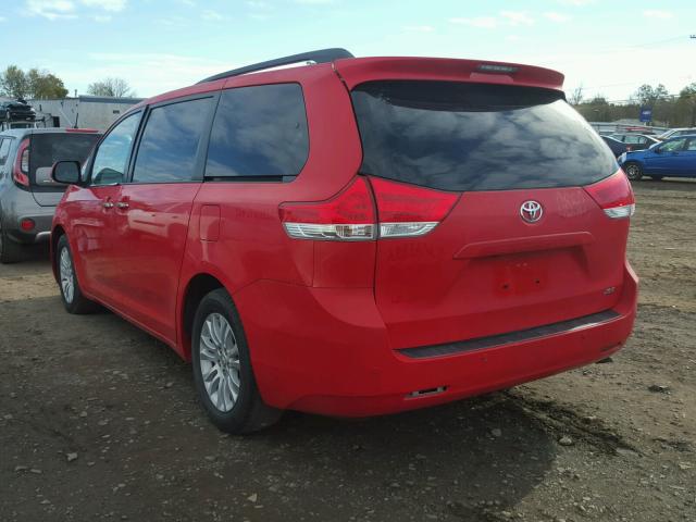 5TDYK3DC9DS324070 - 2013 TOYOTA SIENNA XLE RED photo 3