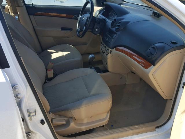 KL1TD6DE6AB098281 - 2010 CHEVROLET AVEO LS WHITE photo 5