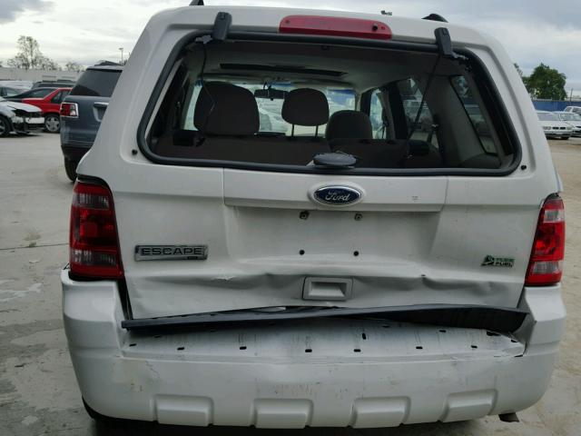 1FMCU9DG4CKA58842 - 2012 FORD ESCAPE XLT WHITE photo 9