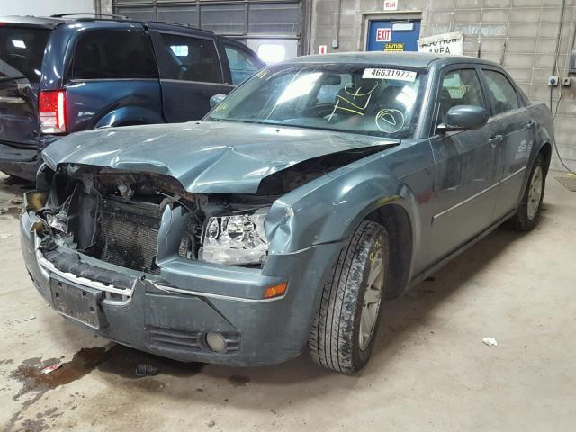 2C3KA53G56H355721 - 2006 CHRYSLER 300 TOURIN GREEN photo 2