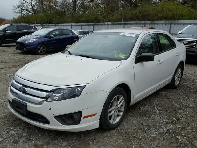 3FAHP0GA1BR284289 - 2011 FORD FUSION S WHITE photo 2