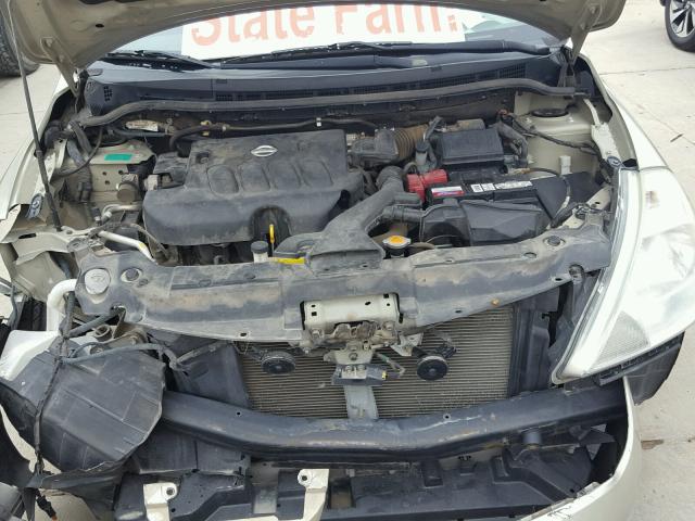 3N1BC11E28L399155 - 2008 NISSAN VERSA S BROWN photo 7