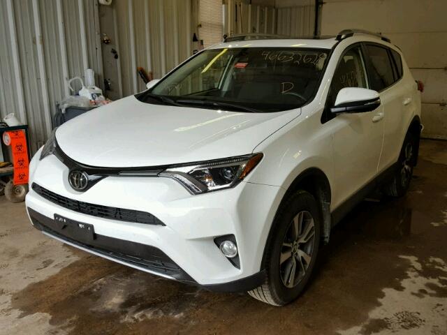 JTMRFREV2JJ738733 - 2018 TOYOTA RAV4 ADVEN WHITE photo 2