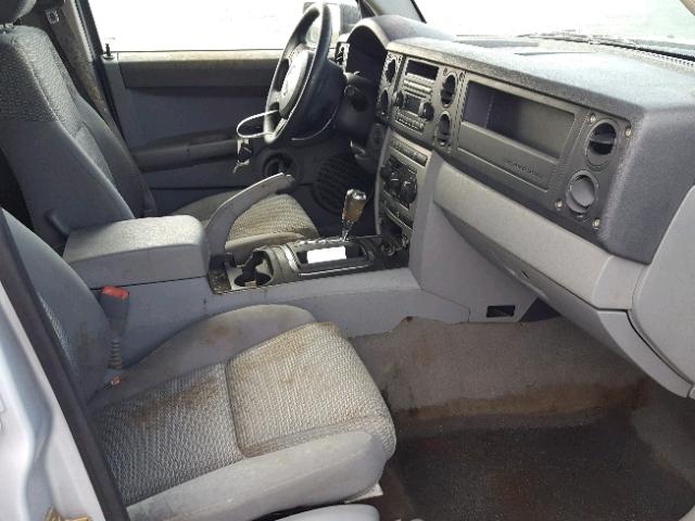 1J8HH48K66C204407 - 2006 JEEP COMMANDER SILVER photo 5
