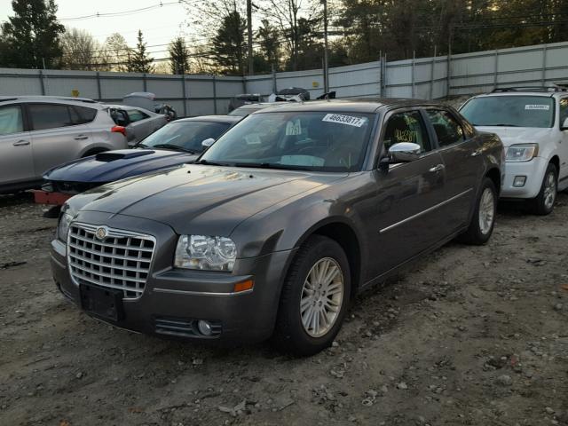 2C3CA5CV7AH229971 - 2010 CHRYSLER 300 TOURIN GRAY photo 2