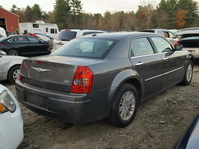 2C3CA5CV7AH229971 - 2010 CHRYSLER 300 TOURIN GRAY photo 4