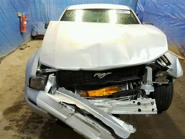 1ZVFT80N855128439 - 2005 FORD MUSTANG SILVER photo 9