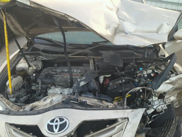 4T4BE46K98R012549 - 2008 TOYOTA CAMRY CE GOLD photo 7