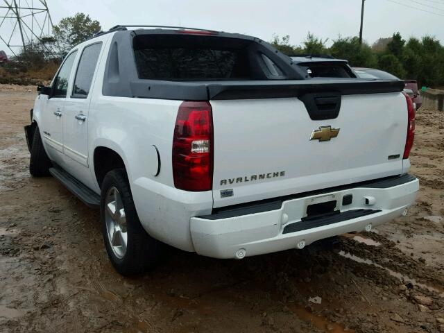 3GNMCEE00BG145074 - 2011 CHEVROLET AVALANCHE WHITE photo 3