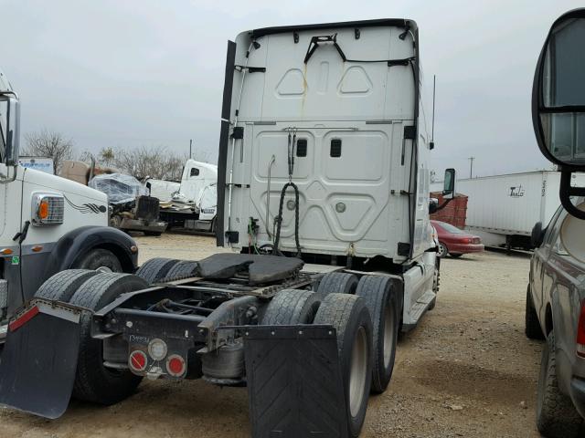 1FUJGLDRXBSBA9610 - 2011 FREIGHTLINER CASCADIA 1 WHITE photo 4