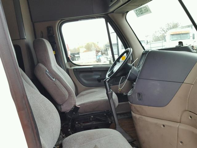 1FUJGLDRXBSBA9610 - 2011 FREIGHTLINER CASCADIA 1 WHITE photo 5