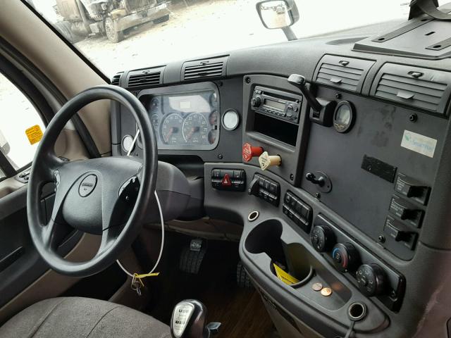 1FUJGLDRXBSBA9610 - 2011 FREIGHTLINER CASCADIA 1 WHITE photo 9