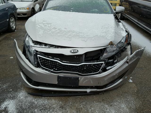 5XXGR4A6XDG209393 - 2013 KIA OPTIMA SX SILVER photo 9