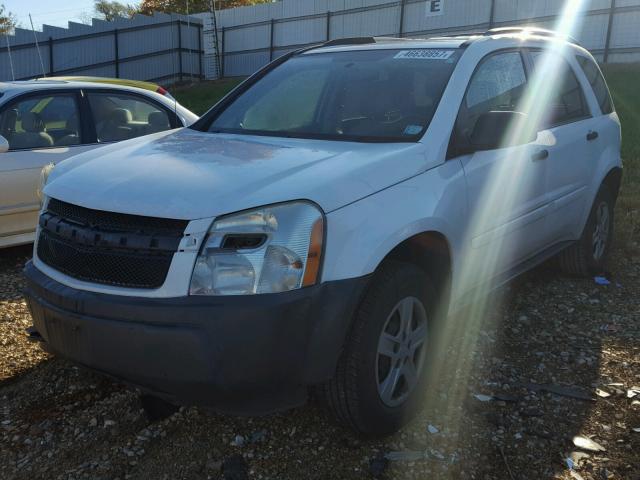 2CNDL13F156189282 - 2005 CHEVROLET EQUINOX LS WHITE photo 2