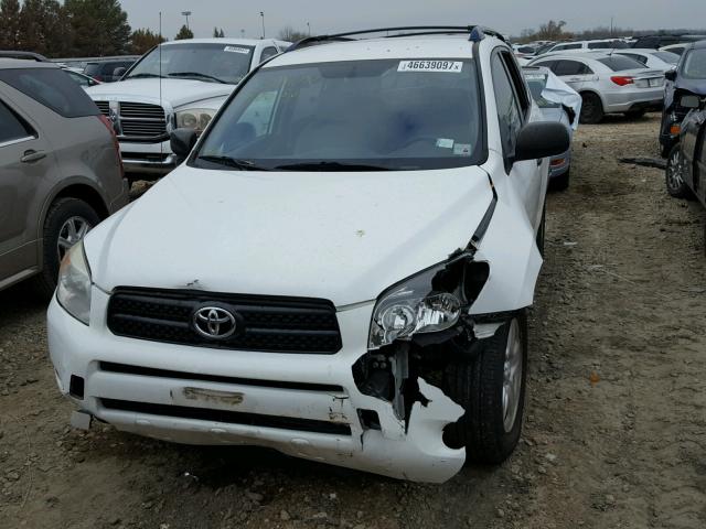 JTMBD33V686061464 - 2008 TOYOTA RAV4 WHITE photo 9