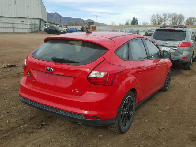 1FADP3K23EL286869 - 2014 FORD FOCUS SE RED photo 4