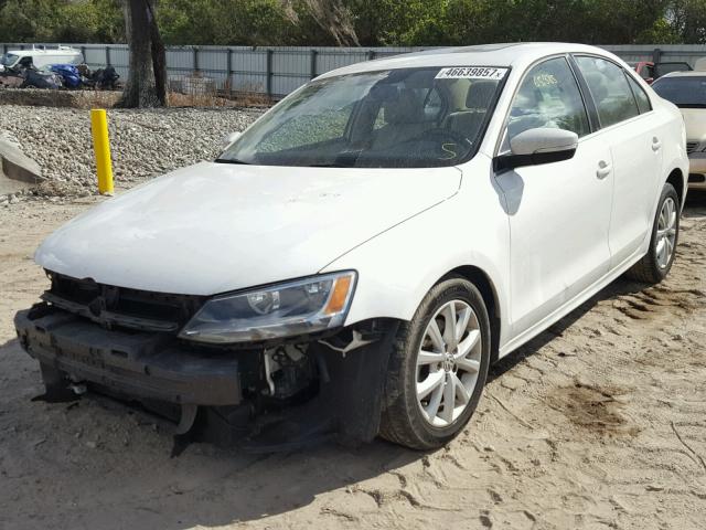 3VWD07AJ4EM362528 - 2014 VOLKSWAGEN JETTA SE WHITE photo 2