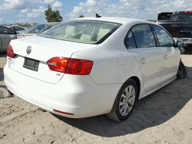 3VWD07AJ4EM362528 - 2014 VOLKSWAGEN JETTA SE 白色 照片 4