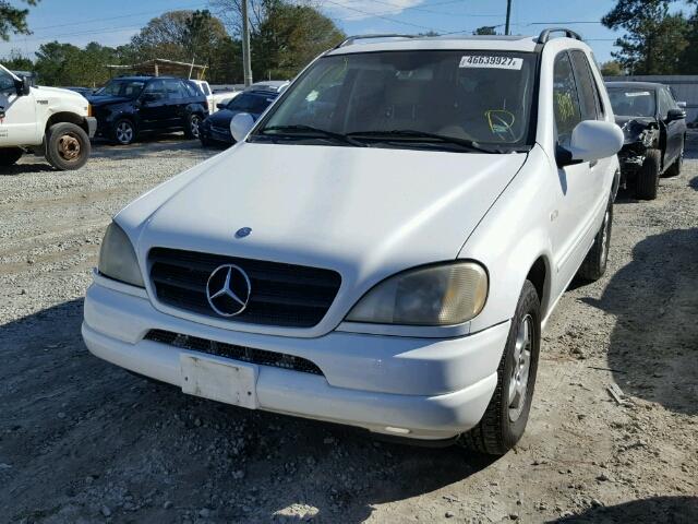 4JGAB54E81A255875 - 2001 MERCEDES-BENZ ML 320 WHITE photo 2