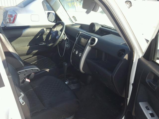 JTLKT324664087085 - 2006 TOYOTA SCION XB Ақ фото 5