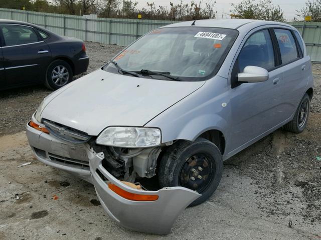 KL1TD66626B671707 - 2006 CHEVROLET AVEO BASE SILVER photo 2