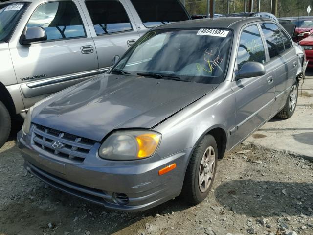 KMHCG45C85U600201 - 2005 HYUNDAI ACCENT GL GRAY photo 2