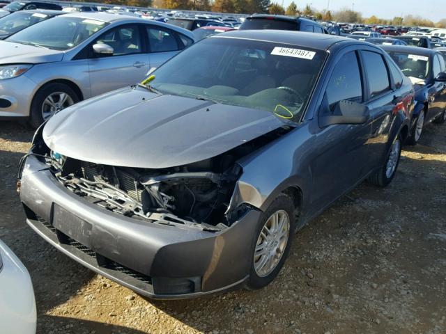 1FAHP3FN5AW279887 - 2010 FORD FOCUS SE GRAY photo 2