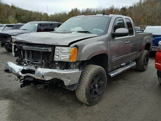 1GT221E82DZ267858 - 2013 GMC SIERRA GRAY photo 2