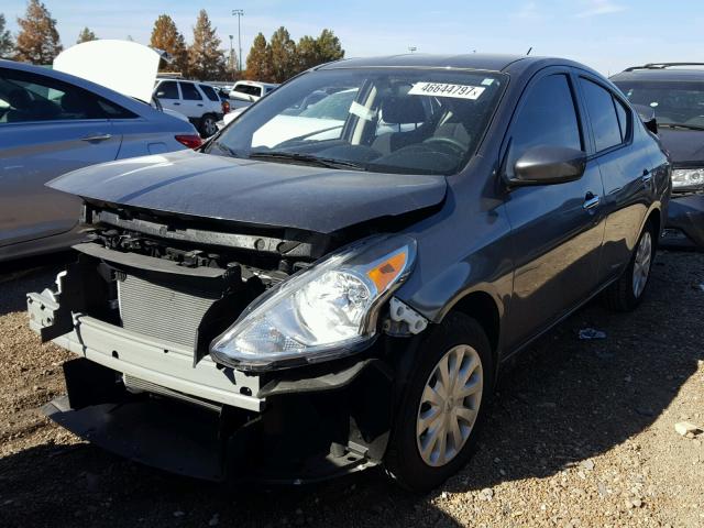 3N1CN7AP4HL812681 - 2017 NISSAN VERSA GRAY photo 2