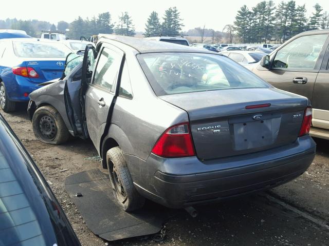 1FAFP34N05W298959 - 2005 FORD FOCUS ZX4 GRAY photo 3