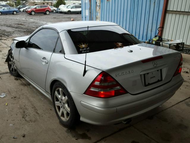 WDBKK49FX1F230644 - 2001 MERCEDES-BENZ SLK 230 KO SILVER photo 3