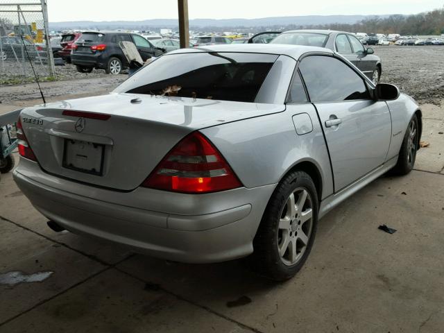 WDBKK49FX1F230644 - 2001 MERCEDES-BENZ SLK 230 KO SILVER photo 4