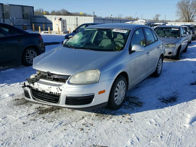 3VWJM71K19M167539 - 2009 VOLKSWAGEN JETTA SILVER photo 2