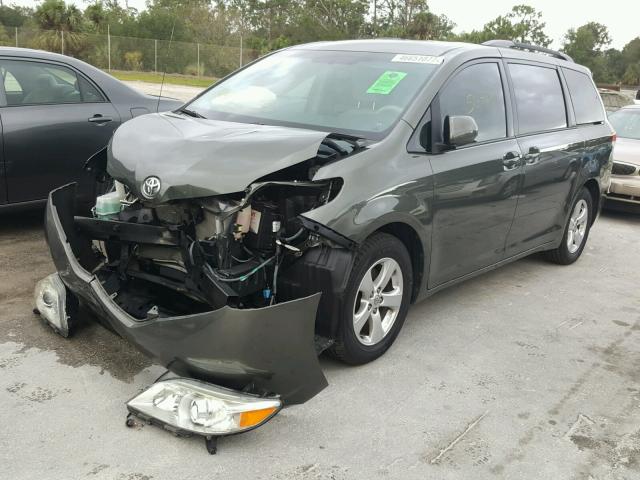 5TDKK3DC0DS332340 - 2013 TOYOTA SIENNA LE GREEN photo 2