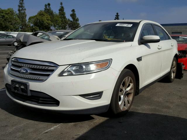 1FAHP2HW3BG185602 - 2011 FORD TAURUS SEL WHITE photo 2