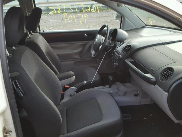 3VWCC21C6YM485694 - 2000 VOLKSWAGEN NEW BEETLE თეთრი ფოტო 5