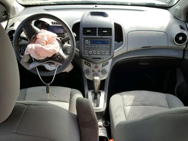 1G1JA5SH3G4167899 - 2016 CHEVROLET SONIC LS GRAY photo 9