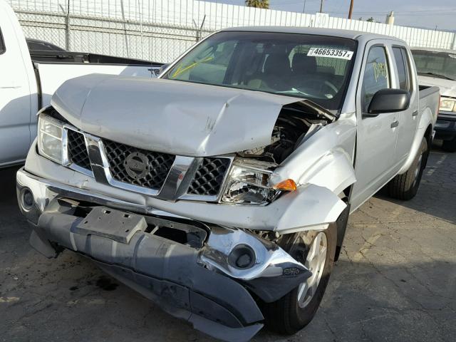 1N6AD07W55C461149 - 2005 NISSAN FRONTIER C GRAY photo 2