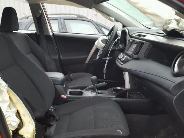 JTMZFREV6HJ120812 - 2017 TOYOTA RAV4 LE Qırmızı foto 5