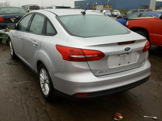 1FADP3F27FL340217 - 2015 FORD FOCUS SE SILVER photo 3