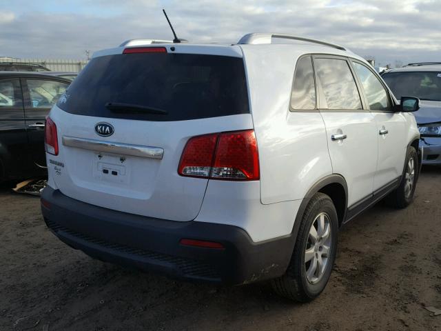 5XYKT4A29DG376333 - 2013 KIA SORENTO LX WHITE photo 4