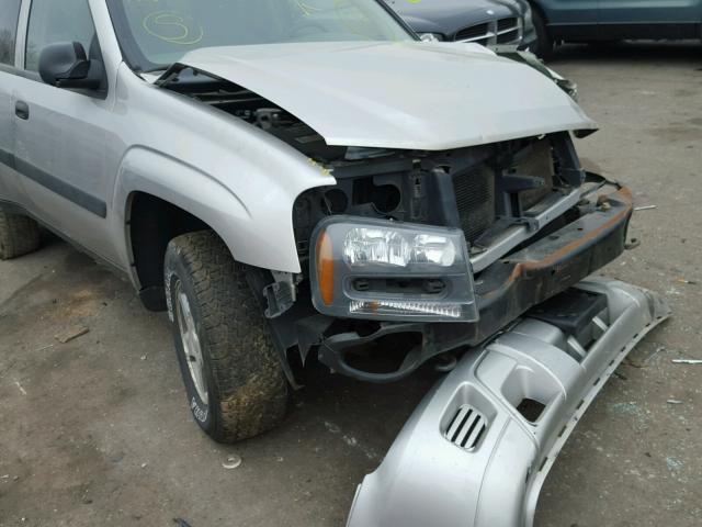 1GNDT13S052239949 - 2005 CHEVROLET TRAILBLAZE SILVER photo 10