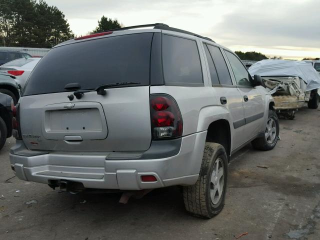 1GNDT13S052239949 - 2005 CHEVROLET TRAILBLAZE SILVER photo 4