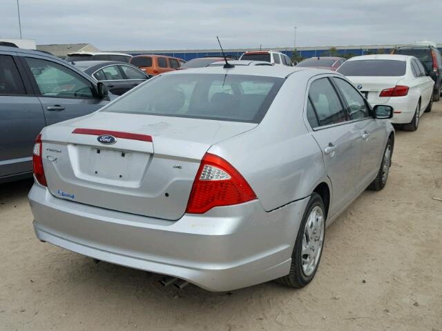 3FAHP0HA1BR223393 - 2011 FORD FUSION SE SILVER photo 4