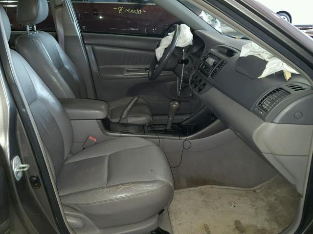 4T1BE32K22U636906 - 2002 TOYOTA CAMRY LE 灰色 照片 5