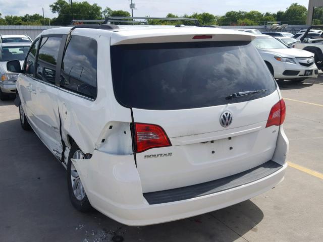 2C4RVABG6CR294216 - 2012 VOLKSWAGEN ROUTAN SE WHITE photo 3